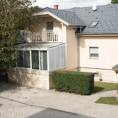 מלון Wolf Panzio 3*